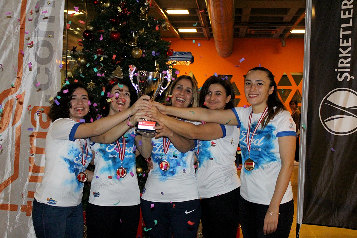 Züber Şirketler Bowling Ligi’nde Kadınların Şampiyonu Ford Otosan One Shot