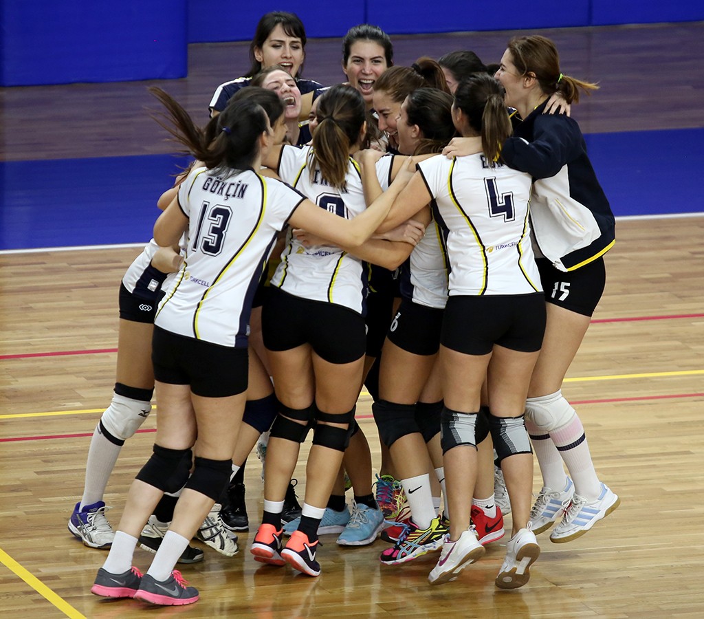 Erkeklerde Yarı Finalistler, Kadınlarda Finale Çıkan ilk Takım Belli Oldu