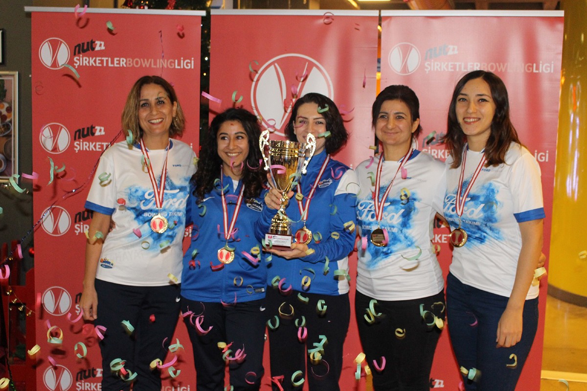 Nutzz Şirketler Bowling Ligi’nde Kadınların Şampiyonu Ford Otosan’s Girls