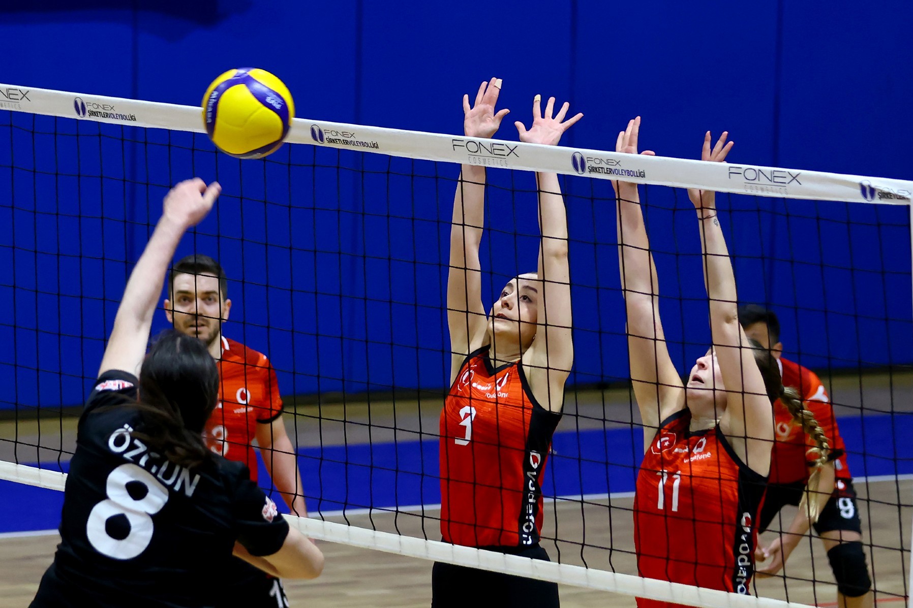 Vodafone 3-0 Shell