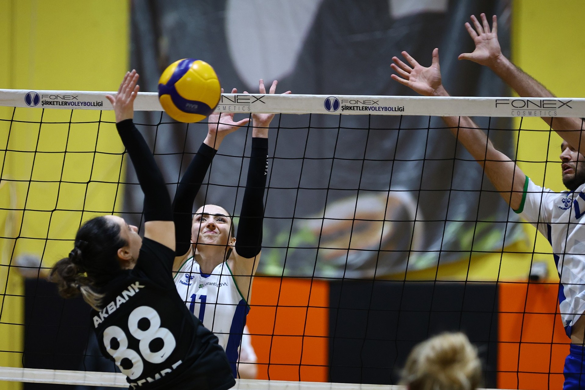 Garanti BBVA 2-3 Akbank