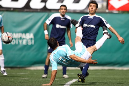 Futbol Perdesi Açılıyor