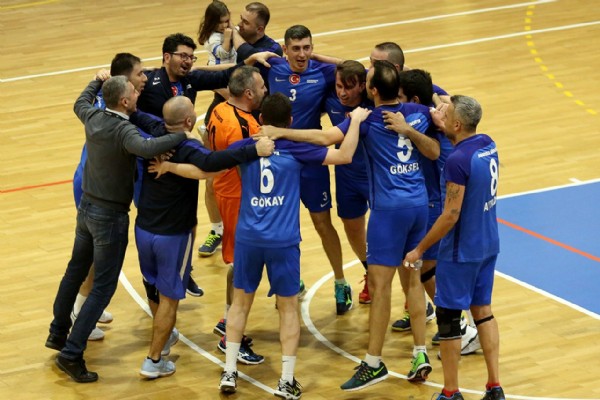 Nefes Kesen Maçta "Anadolu Sigorta" Set Vermeden Finale Çıktı