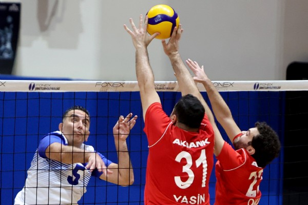 Türkiye İş Bankası 2-3 Akbank
