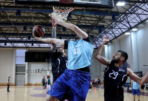 Nefes Kesen Maçta Acıbadem Yarı Finalde