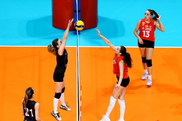 Üçüncülük Maçı 5 Set Sürdü Kazanan "Türk Hava Yolları"