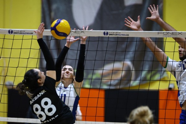 Garanti BBVA 2-3 Akbank