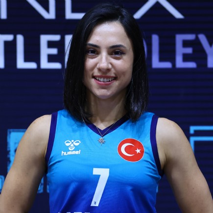 Açelya Toprak